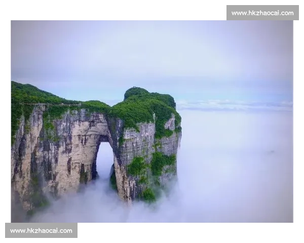 天门山赛事盛况：探索自然奇观与极限挑战的完美融合