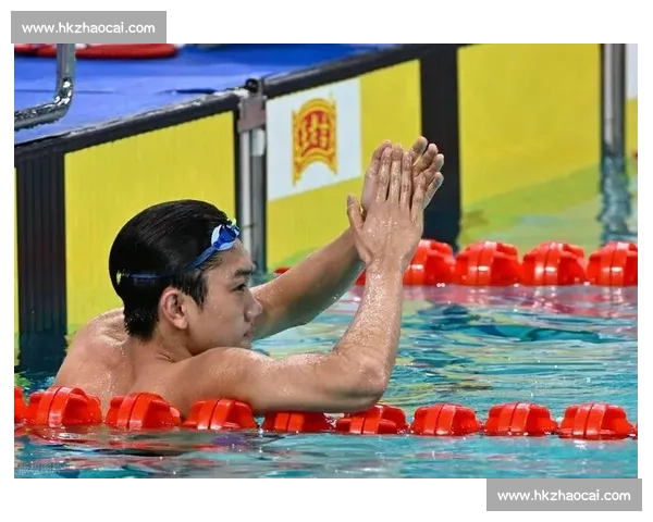 孙杨蛙泳比赛再创佳绩 展现强大实力与拼搏精神 孙杨蛙泳比赛再创佳绩 展现强大实力与拼搏精神